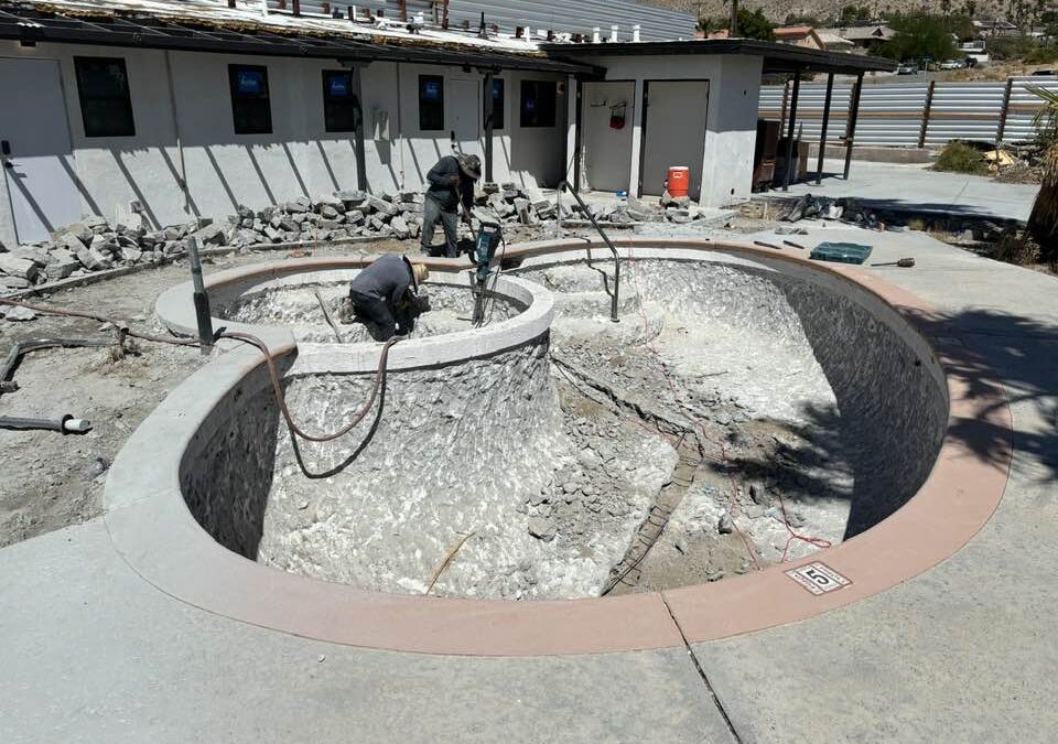 Infinity Edge Pools in Palm Desert: Are They Worth the Investment?